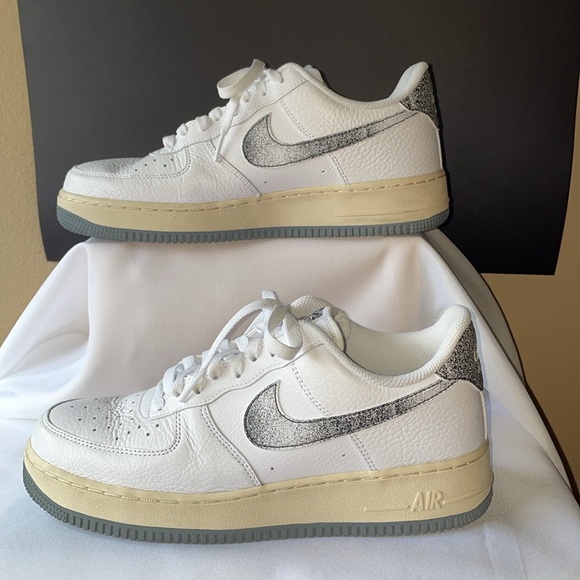 Nike Air Force One’s Men’s Size 9.5 50 Years of Hip Hop Nike AF1 Classics White - Picture 8 of 13